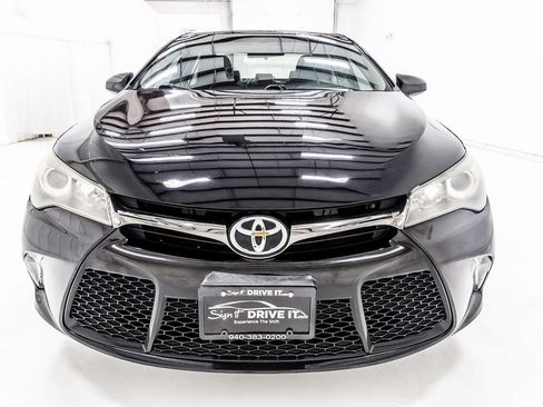 Used 2015 Toyota Camry SE FWD image 10