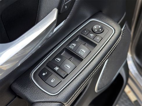 Used 2023 RAM 1500 Laramie image 23