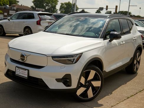 Certified 2023 Volvo XC40 Recharge Ultimate w/ Protection Package Premier image 2
