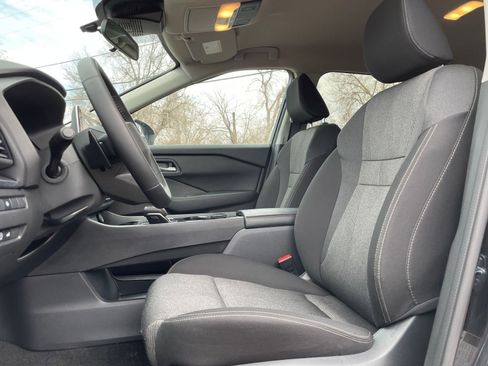 Used 2025 Nissan Rogue SV image 29