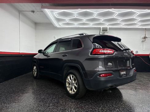 Used 2018 Jeep Cherokee Latitude Plus w/ Cold Weather Group image 5