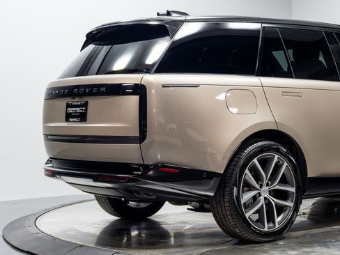 Used 2025 Land Rover Range Rover SE AWD/4WD image 16