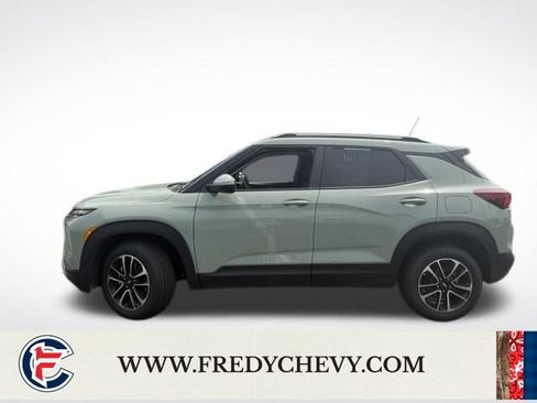 Used 2025 Chevrolet TrailBlazer LT AWD/4WD image 35