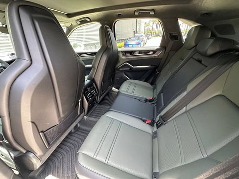 Certified 2026 Porsche Cayenne GTS AWD/4WD image 41