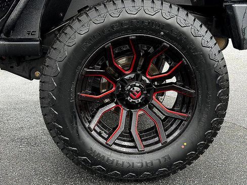 Used 2017 Jeep Wrangler Unlimited Rubicon w/ Connectivity Group image 7