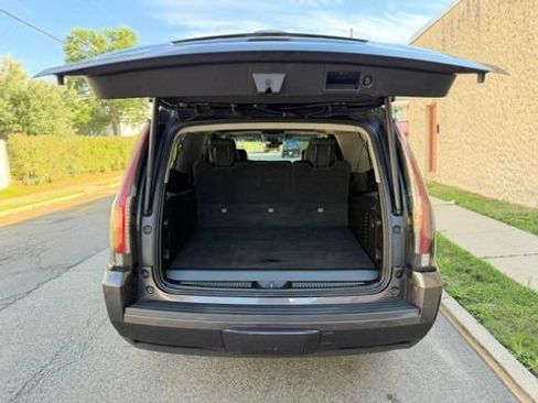 Used 2018 Cadillac Escalade ESV Luxury AWD/4WD image 9