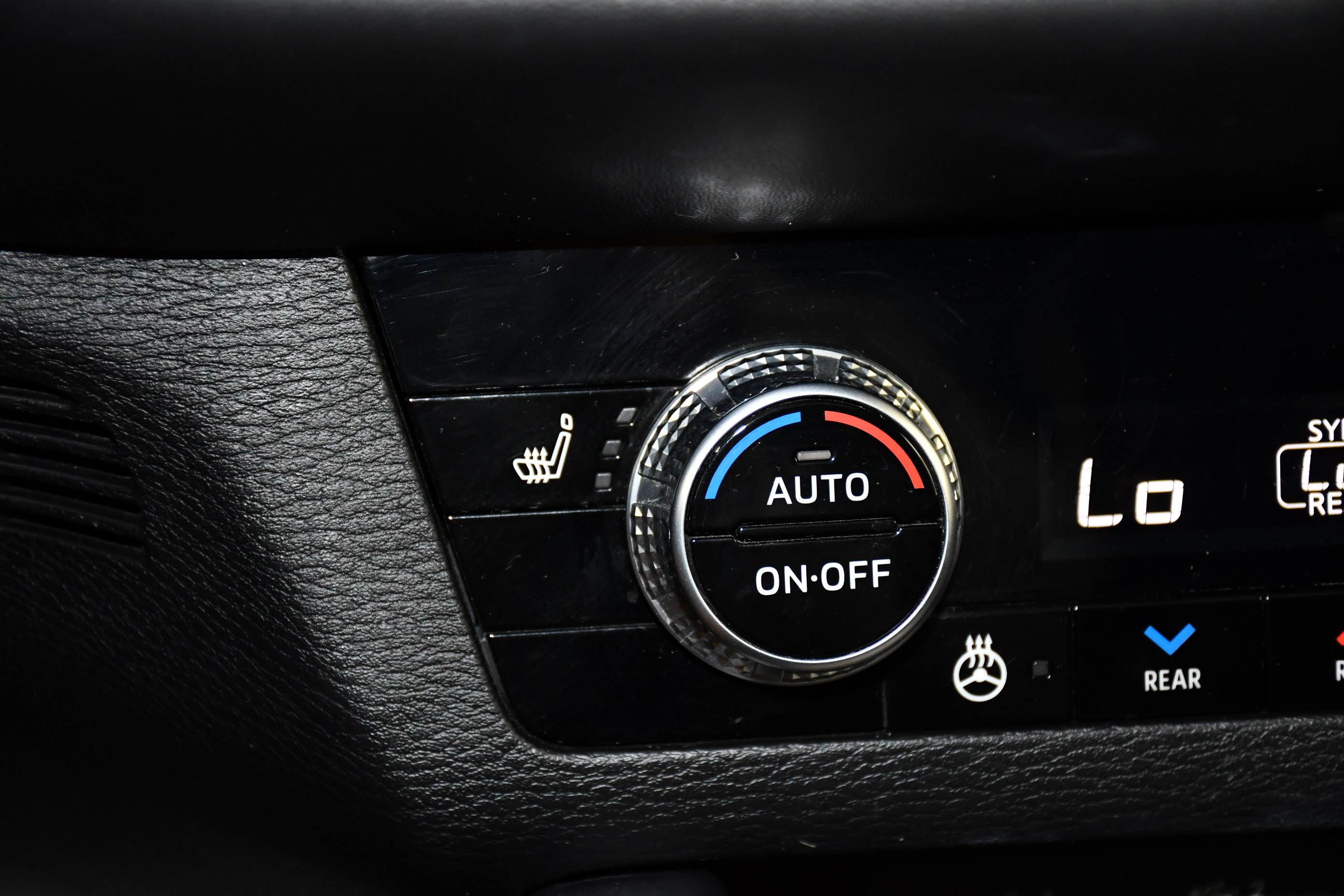 Used 2024 Mitsubishi Outlander SEL AWD/4WD image 29