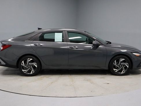 Certified 2024 Hyundai Elantra Limited image 7
