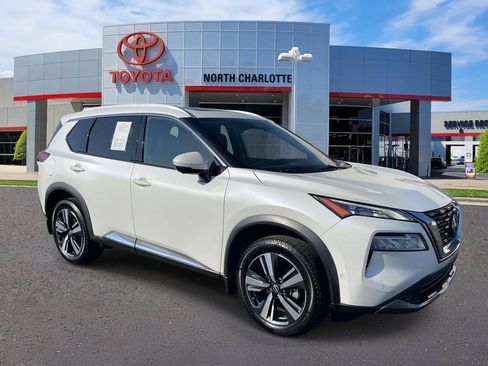 Used 2022 Nissan Rogue SL w/ SL Premium Package FWD image 2