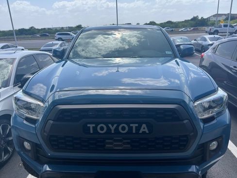 Used 2019 Toyota Tacoma TRD Off-Road AWD/4WD image 2