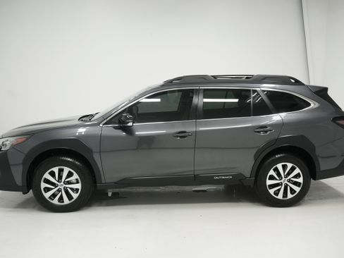 Used 2023 Subaru Outback Premium AWD/4WD image 7