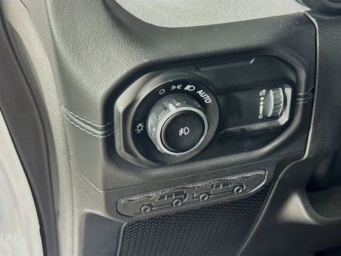 Used 2024 Jeep Wrangler Unlimited Sahara w/ Technology Group AWD/4WD image 14