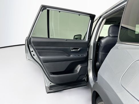 Used 2025 Toyota Grand Highlander AWD image 25