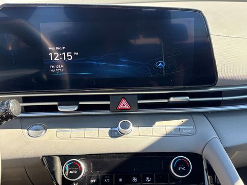 Used 2025 Hyundai Elantra SEL image 20