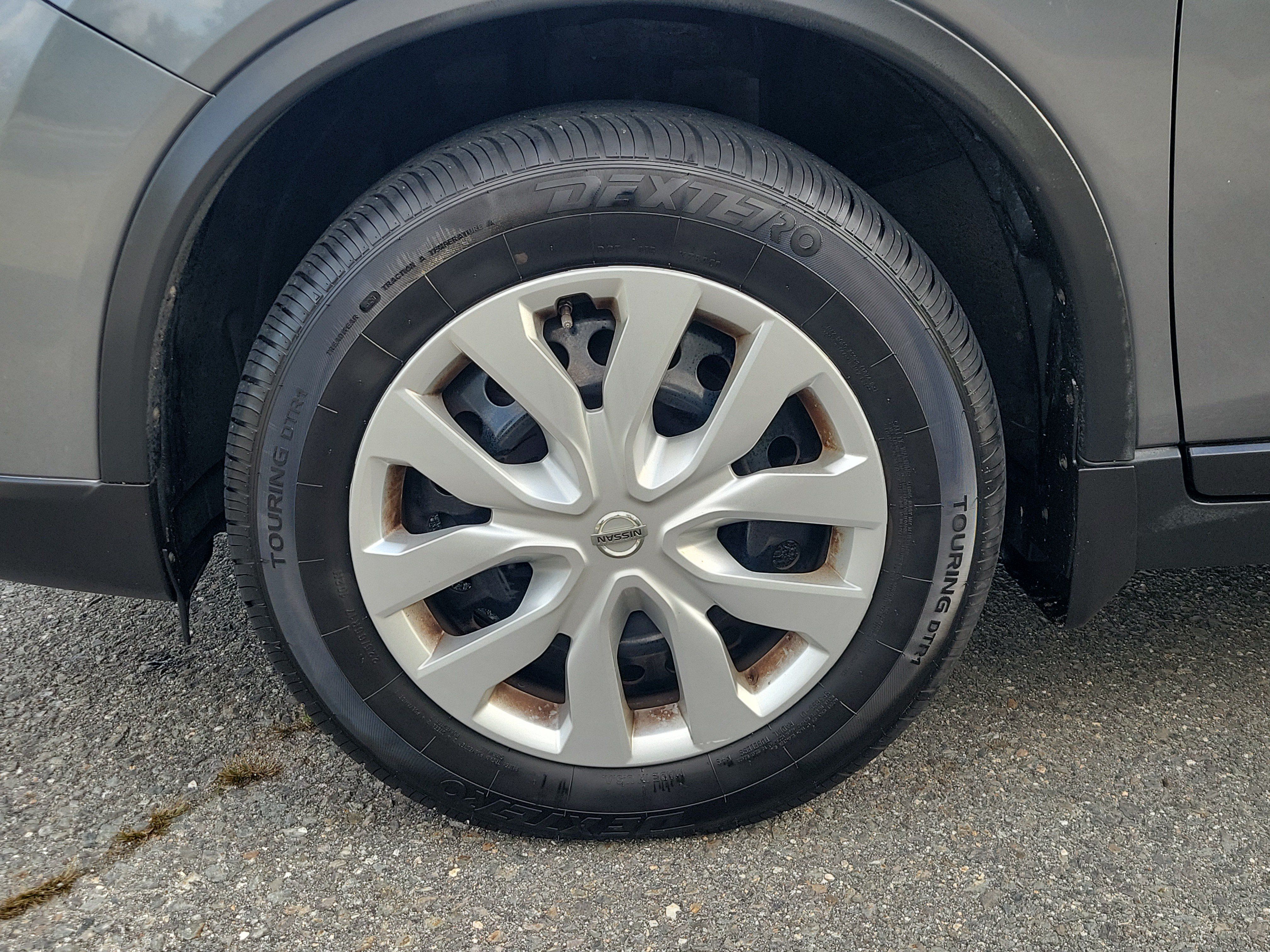 Used 2016 Nissan Rogue S AWD/4WD image 12