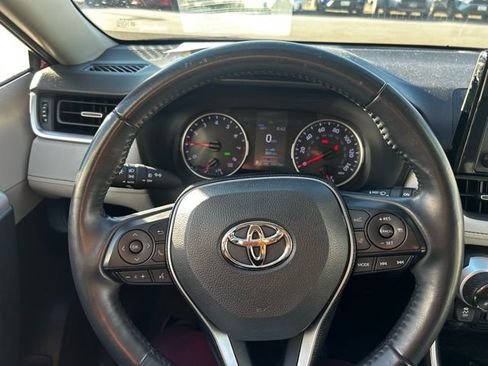 Used 2021 Toyota RAV4 XLE Premium image 10