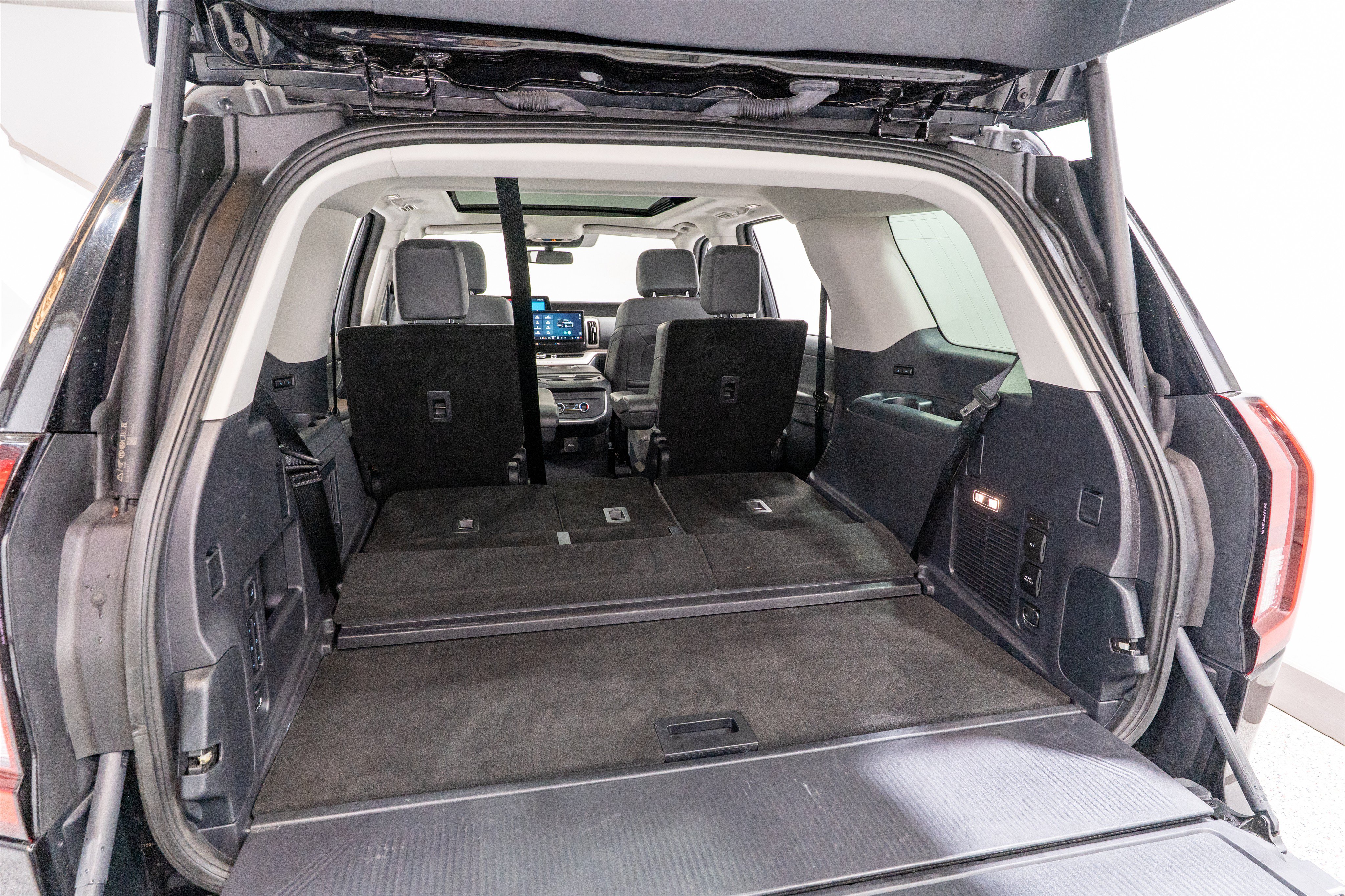 Used 2025 Ford Expedition Active AWD/4WD image 36