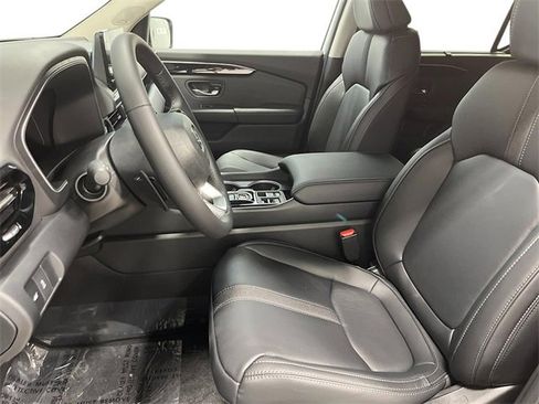 New 2025 Honda Pilot Touring image 13