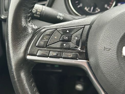 Used 2019 Nissan Rogue S w/ Special Edition Package FWD image 32