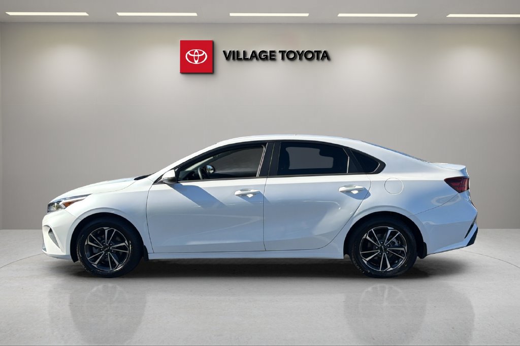 Used 2024 Kia Forte LXS w/ LXS Technology Package FWD image 2