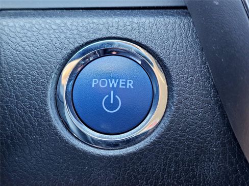 Used 2020 Toyota Camry SE FWD image 23