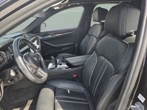 Used 2018 BMW 540i w/ M Sport Package RWD image 12
