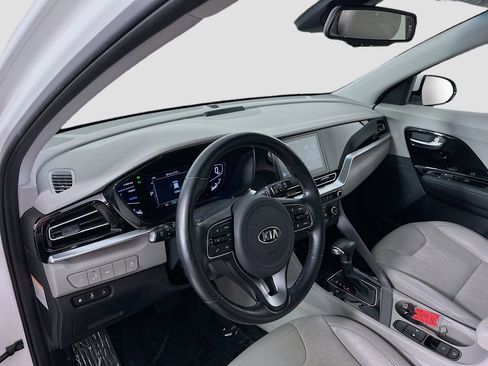 Used 2020 Kia Niro EX image 4