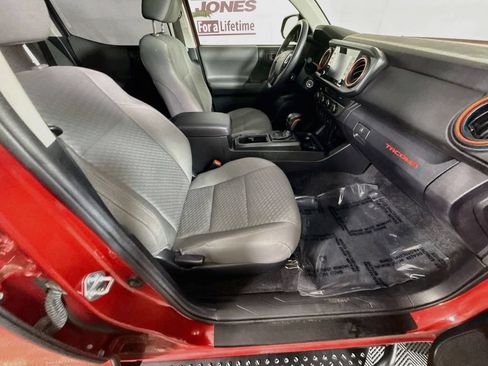 Used 2022 Toyota Tacoma SR AWD/4WD image 29
