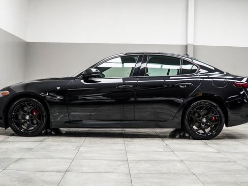 Used 2022 Alfa Romeo Giulia Ti image 9