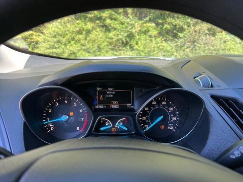 Used 2019 Ford Escape SE image 15