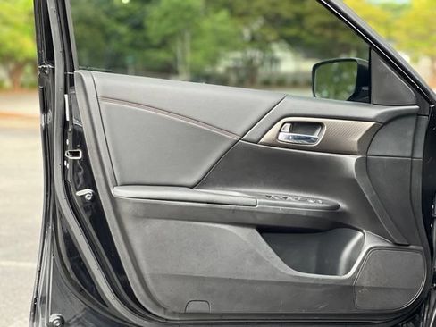 Used 2017 Honda Accord Sport Special Edition image 10