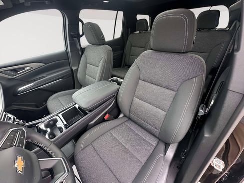 Used 2025 Chevrolet Traverse LT w/ Sun and Wheel Package image 25