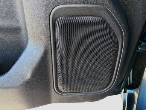 Used 2020 Chevrolet Silverado 1500 LT image 23