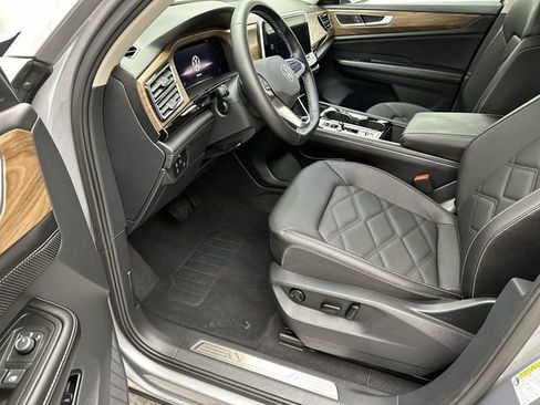 Certified 2025 Volkswagen Atlas SE image 13