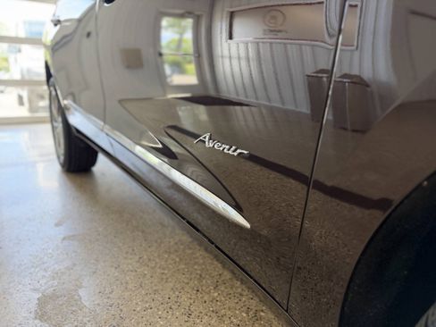 Used 2023 Buick Enclave Avenir AWD/4WD image 35