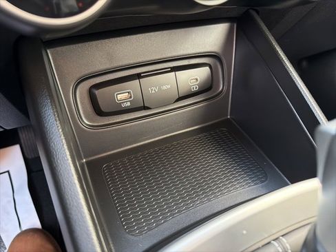 Certified 2025 Hyundai Venue SE image 24