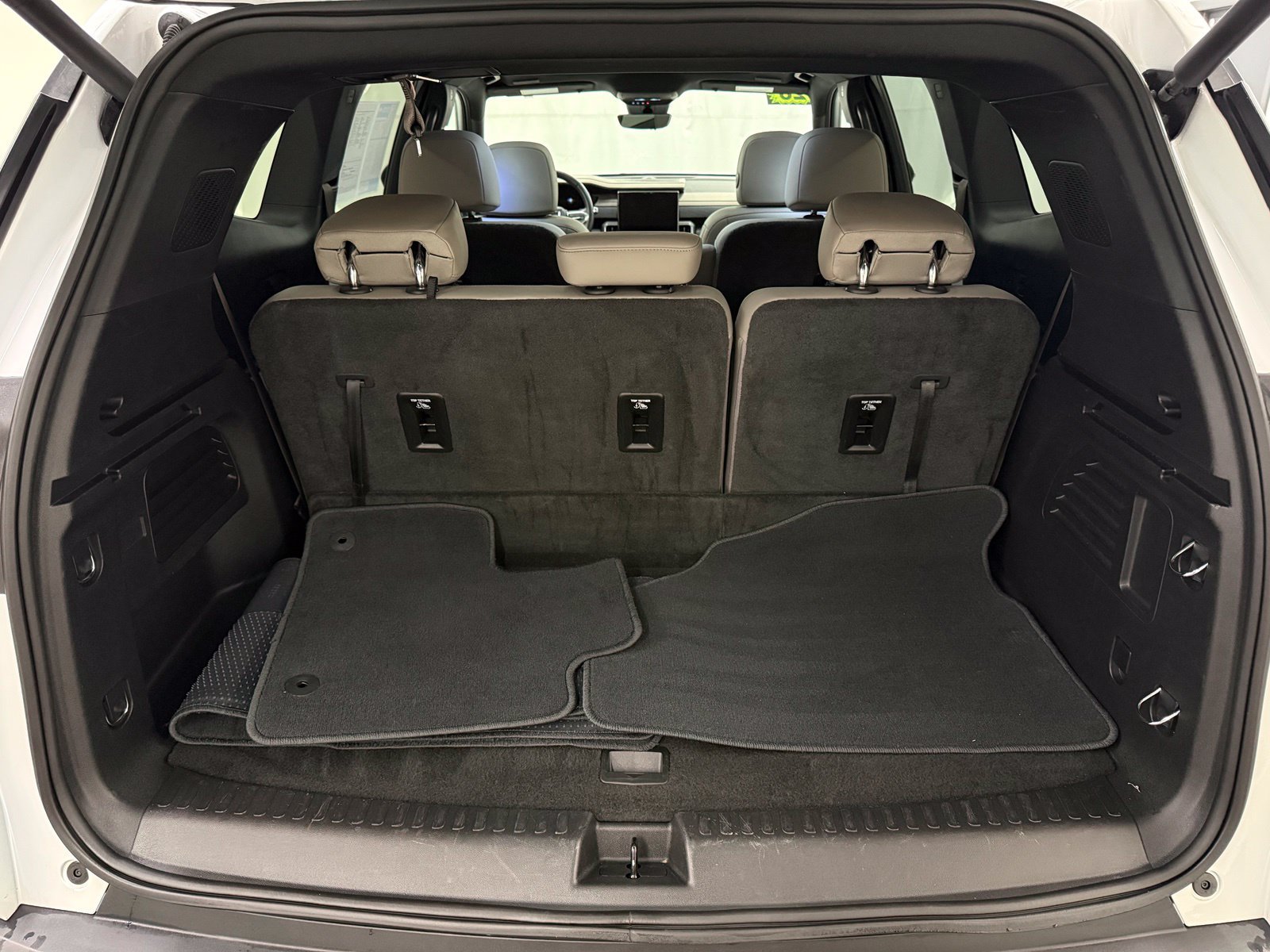 Used 2026 GMC Acadia Elevation w/ Elevation Premium Package FWD image 6