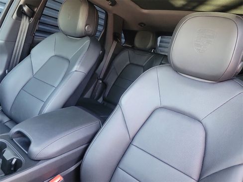 Used 2025 Porsche Cayenne image 5