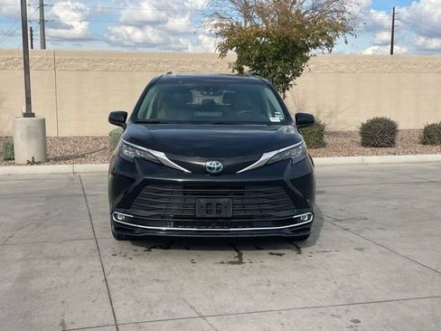 Used 2024 Toyota Sienna XLE image 5
