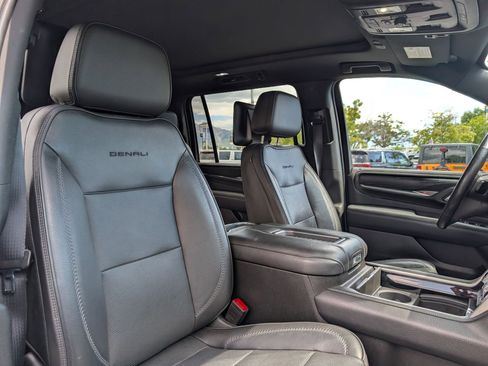 Used 2021 GMC Yukon XL Denali w/ Denali Premium Package AWD/4WD image 29
