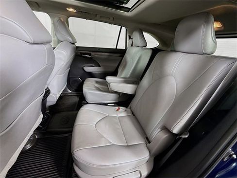 Used 2023 Toyota Highlander L image 24