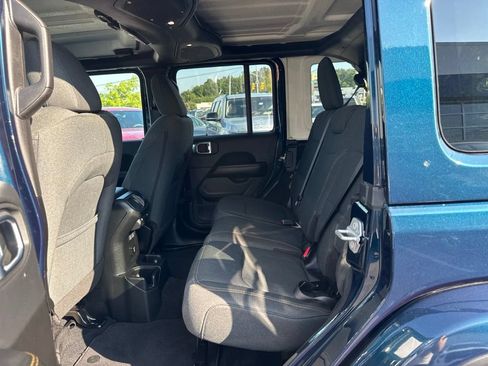 Used 2025 Jeep Wrangler Unlimited Sahara AWD/4WD image 21