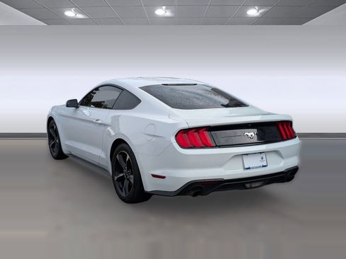 Used 2018 Ford Mustang Coupe image 3