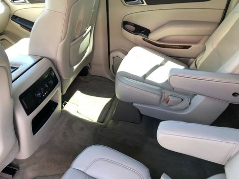 Used 2015 GMC Yukon XL Denali w/ Touring Package AWD/4WD image 38