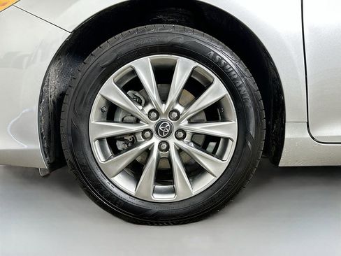 Used 2017 Toyota Camry XLE w/ Moonroof Package image 39