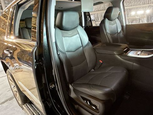 Used 2018 Cadillac Escalade Premium Luxury image 33