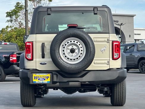 New 2025 Ford Bronco Base image 5