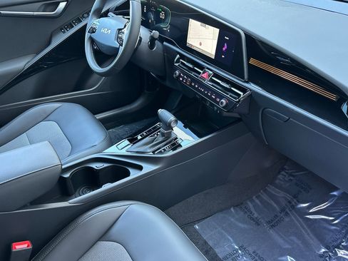New 2025 Kia Niro EX image 12