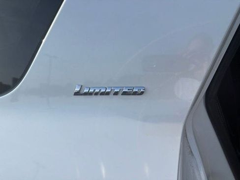 Used 2018 Toyota 4Runner Limited AWD/4WD image 15