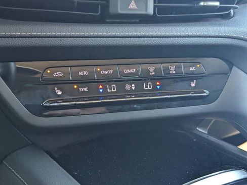 Used 2023 Buick Envision Essence image 29